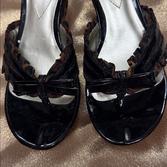 Guess Black and Brown Leopard Print Sandal Wedge - Size 7.5 - Picture 2 of 6